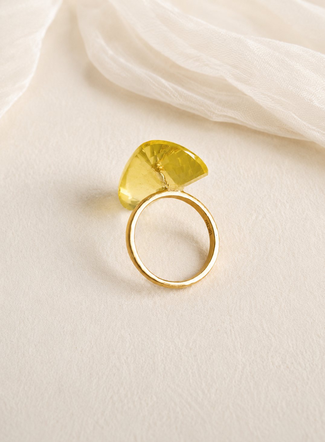 Artisav Infinity Lemon Quartz Ring in K18 Yellow Gold