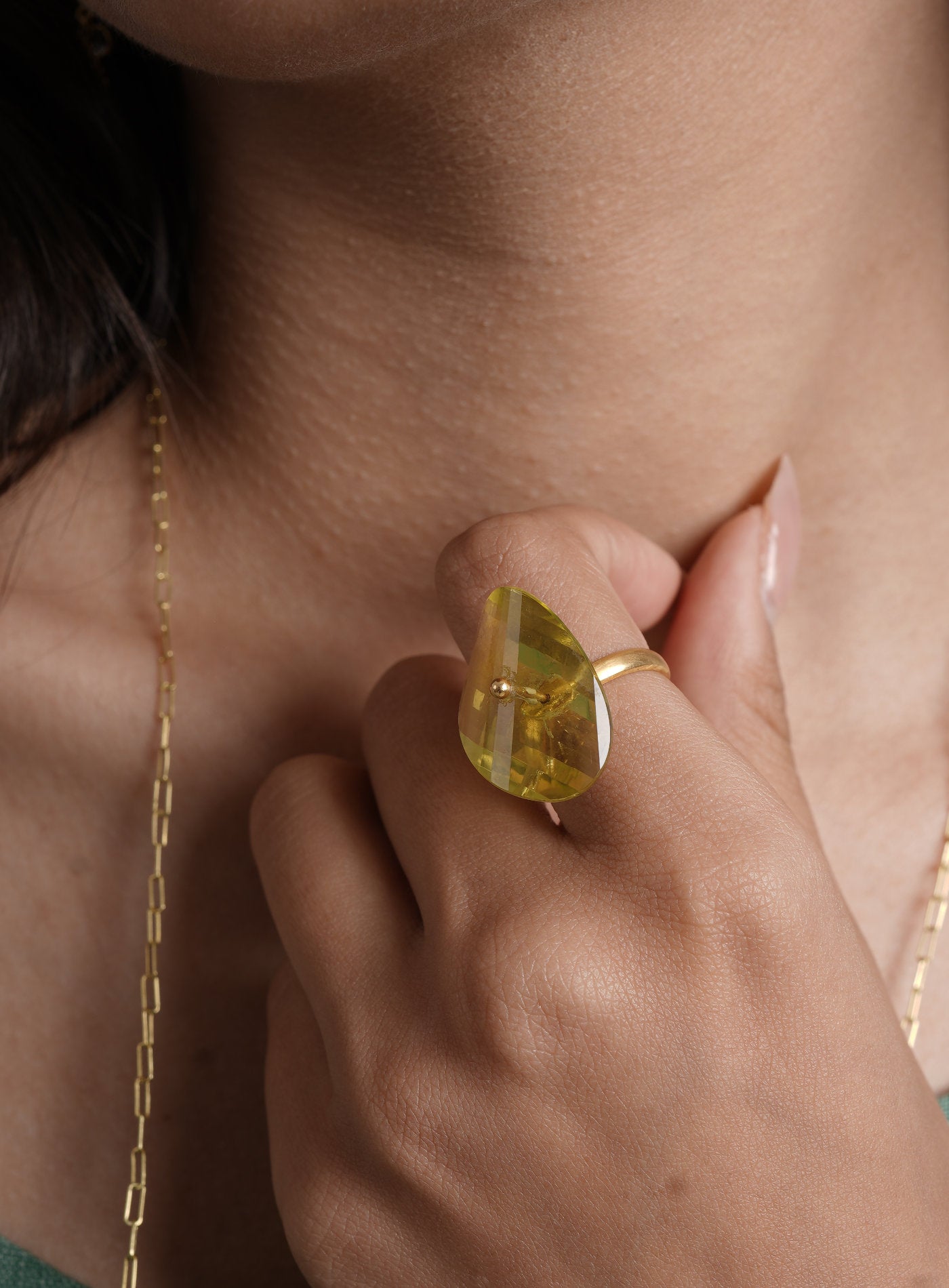 Artisav Infinity Lemon Quartz Ring in K18 Yellow Gold