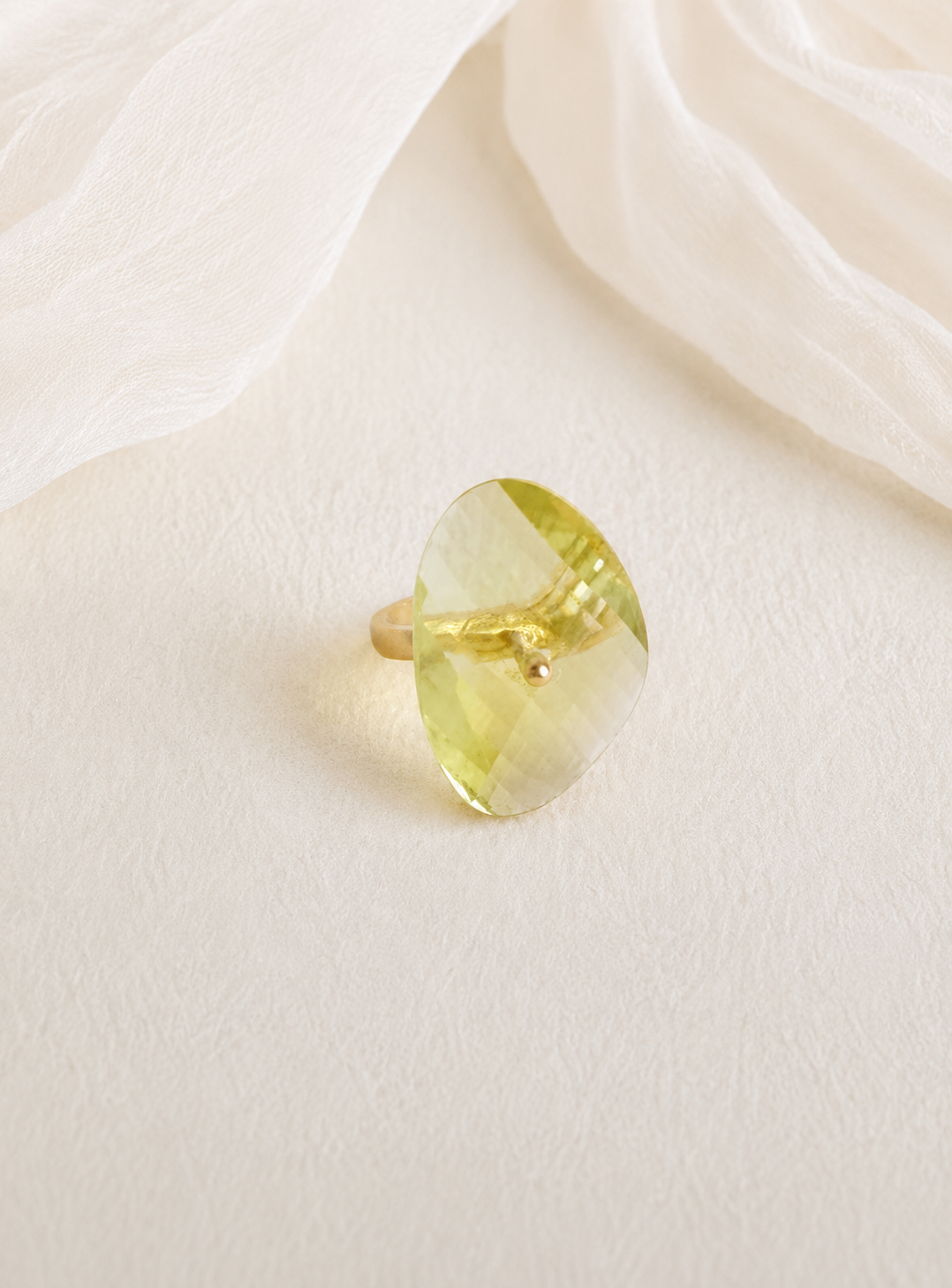 Artisav Infinity Lemon Quartz Ring in K18 Yellow Gold