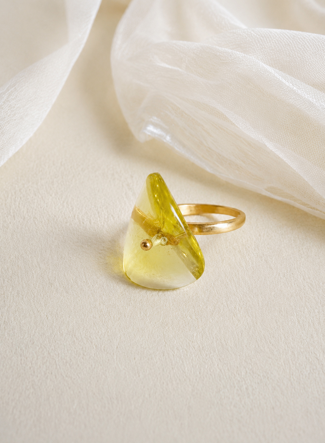 Artisav Infinity Lemon Quartz Ring in K18 Yellow Gold