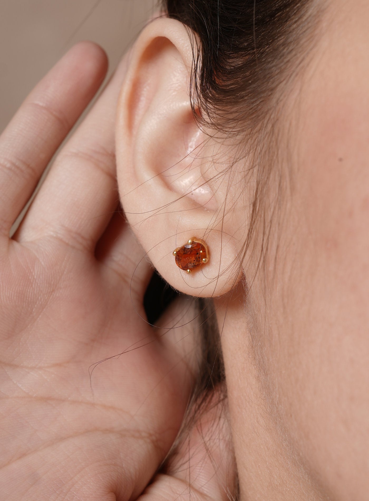 Artisav K18 Yellow Gold Vessonite Garnet Stud Earrings