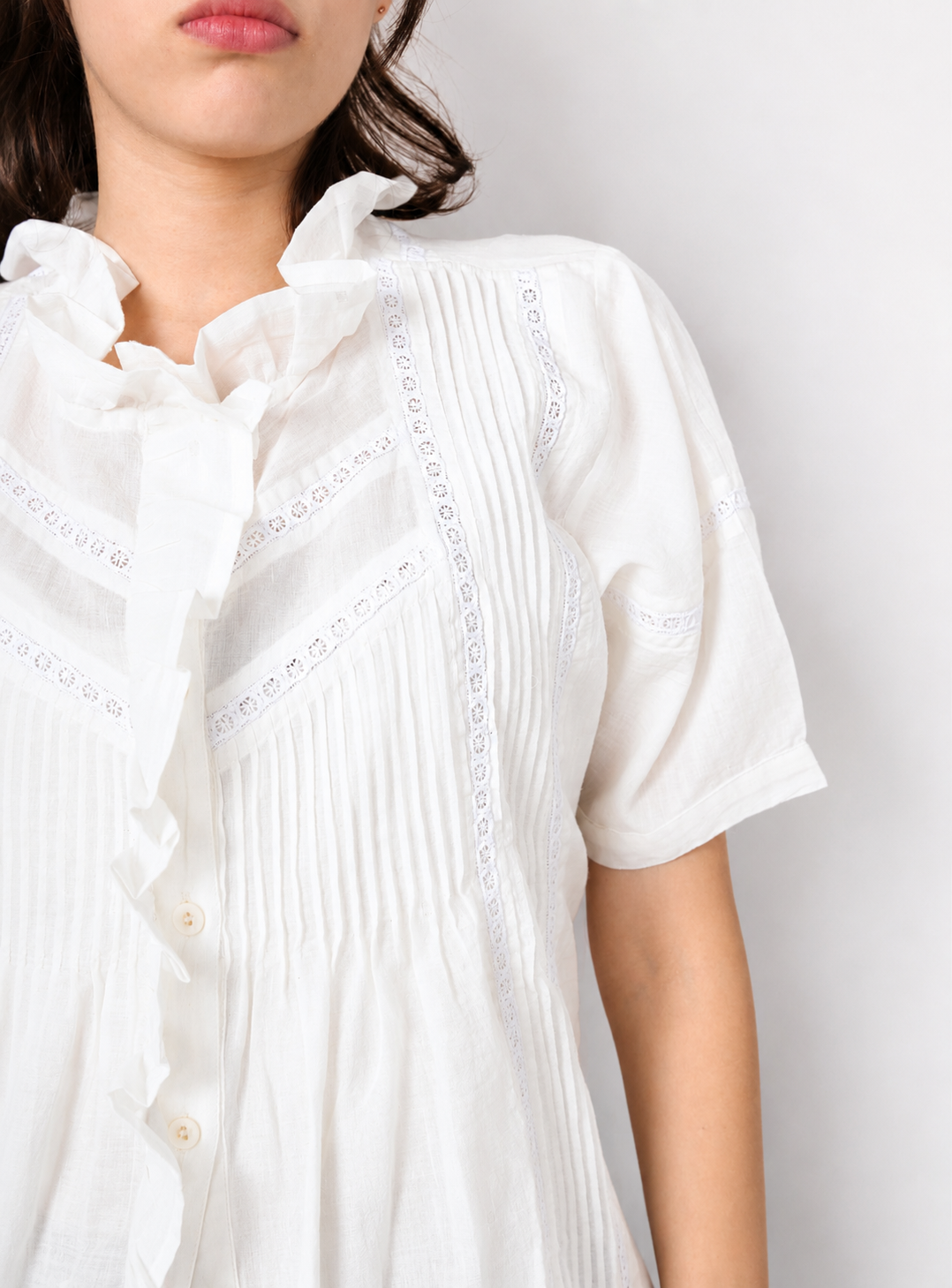 Rio Blouse in White Handwoven Linen with Ruffle Collar