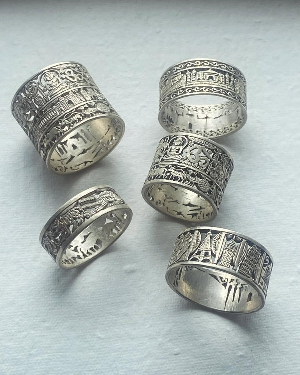 Artisanal work❤️
Craftsman living in the desert area of Jaisalmer. Taj Mahal, Jaisalmer, Indian gods, animals, etc. meticulously carved rings by hand, are one small thing to complete, and the three-tier large piece will take 6 months.
The more I watch, the more impressed I am. It is characterized by a touch that cannot be tasted by machine engraving such as lasers.